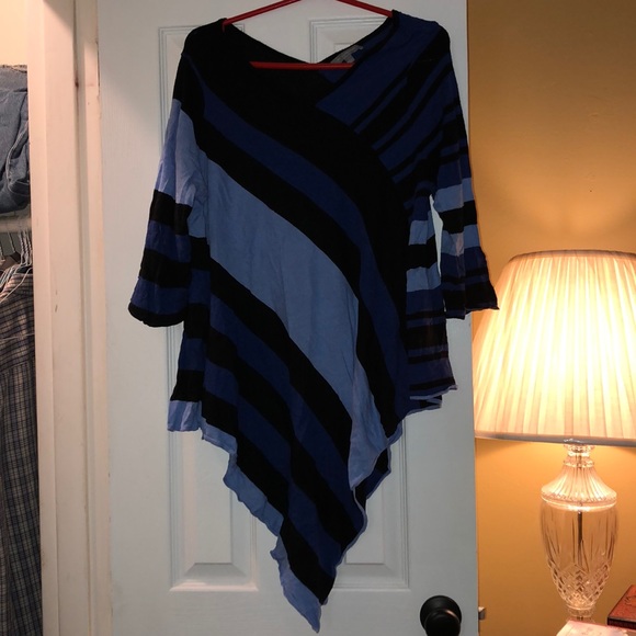 Symmetrical blue and black Sweater - Picture 3 of 3